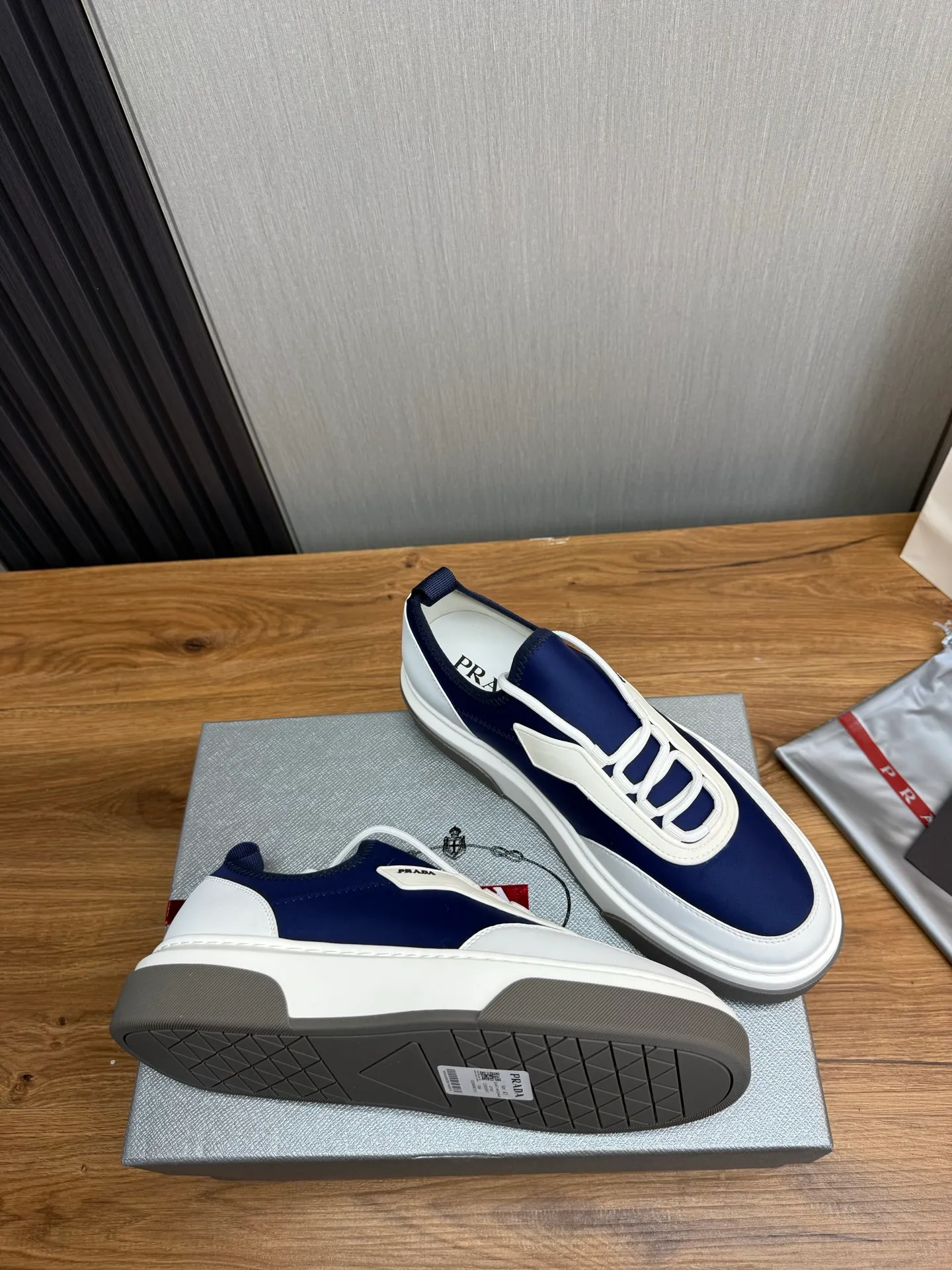Men's shoes 💰580💰 [PRADA] Men's shoes are popular in the counter, official website is synchronized, 1 high-quality shipment ✔️Original cowhide splicing + cowhide lining, 1🆚1 replica, original sole, 38-45 (45 customized, non-refundable)